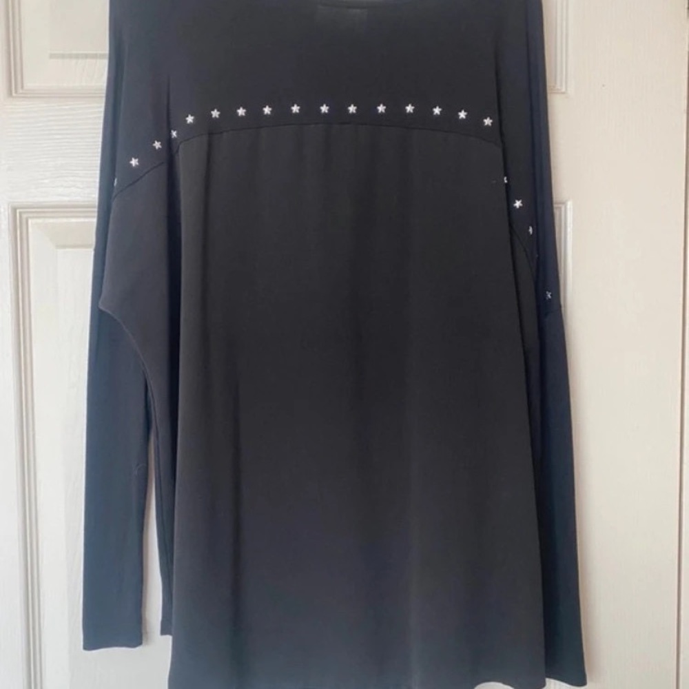 Wallis black top